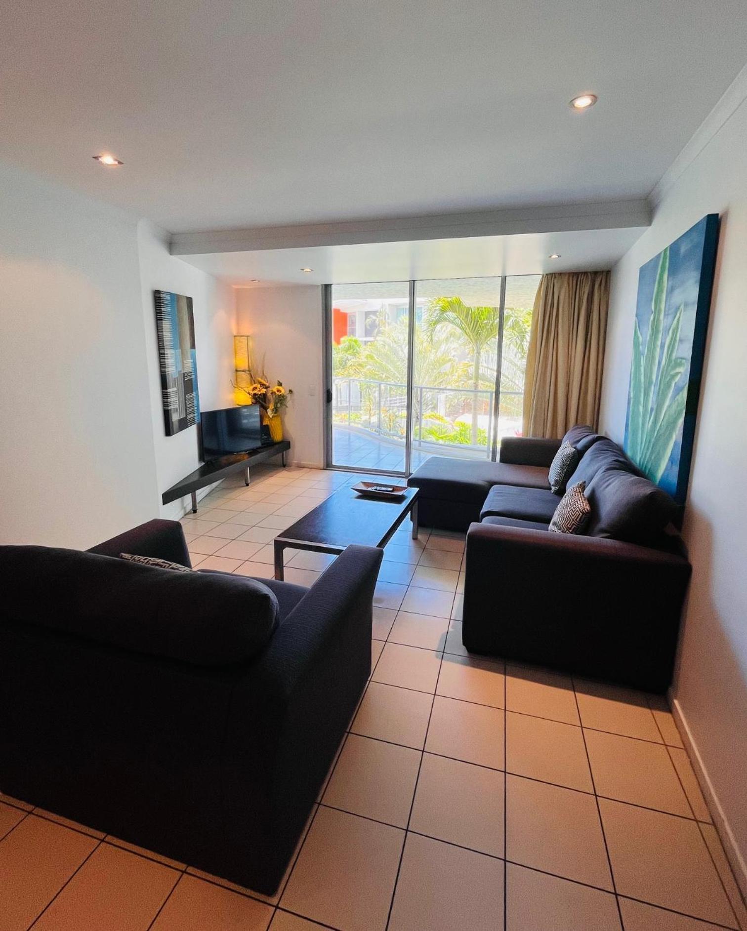 At Marina Shores Airlie Beach Buitenkant foto Living room