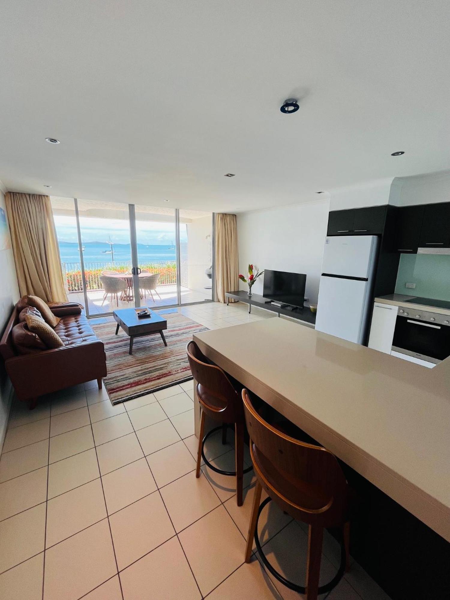 At Marina Shores Airlie Beach Buitenkant foto A typical apartment at the Mantra on Mooloolaba