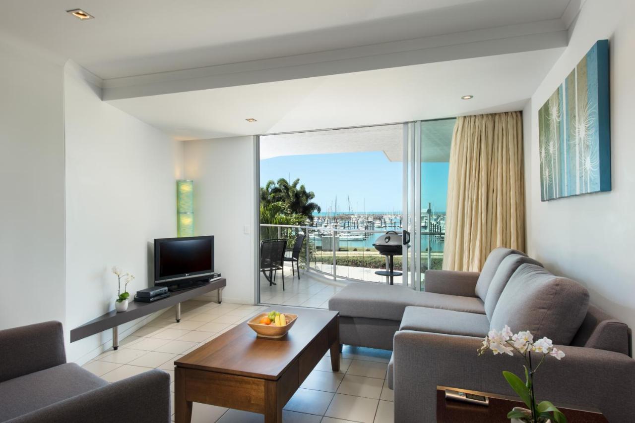 At Marina Shores Airlie Beach Buitenkant foto Living room