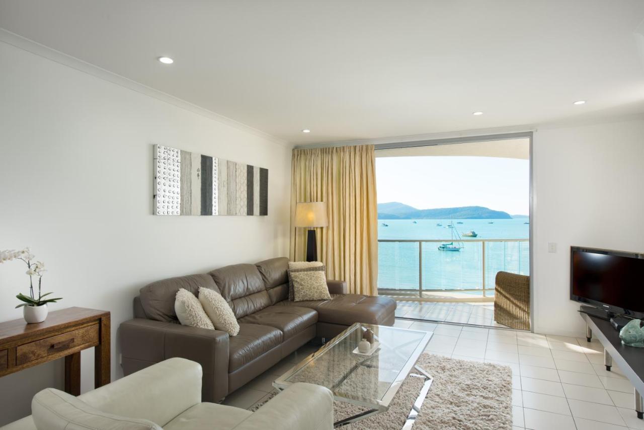 At Marina Shores Airlie Beach Buitenkant foto Living room