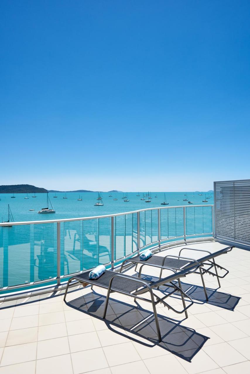 At Marina Shores Airlie Beach Buitenkant foto View of the bay from the hotel