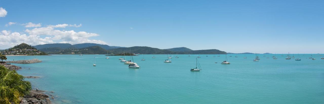 At Marina Shores Airlie Beach Buitenkant foto View of the bay
